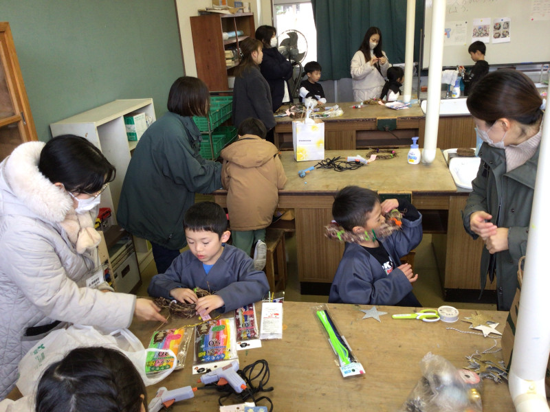 １年図工保護者と