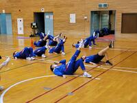 次は、片足を上げてキープ