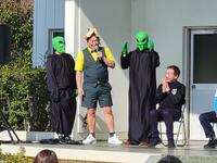 ステージに宇宙人が&hellip;