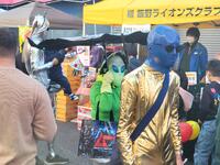 派手な宇宙人も&hellip;