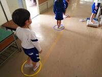 ソーシャルディスタンスをとって計ってもらいます。