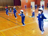 １年生も上手に跳べるようになりました。