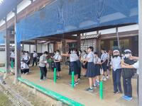 女子もなかなか様になっています。