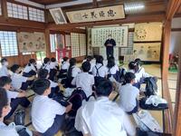 大学では姿勢よく講義を聴きました。