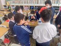 カードゲームで遊んでいます。