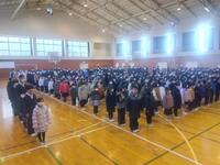 みんなが目と耳と心で話を聞いていました。