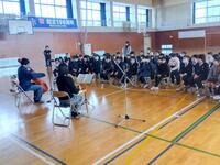 二人の演奏にじっと聞き入っています。