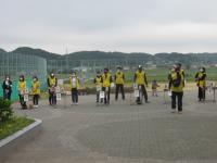 ＰＴＡ役員の皆さんが入場者をチェックします