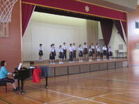 服装も姿勢も歌もバッチリそろっていました