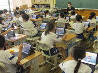 健康観察。一人一人が「ミュートの解除」をクリックし、「はい、元気です」