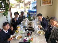 美味しい顔、顔、顔。