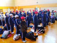 みんな真剣に所員の方のお話を聞いています。