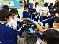 ナットを締める体験もしました。