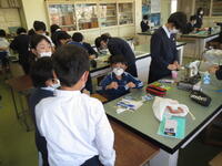 科学くらぶではものづくりの最中でした。