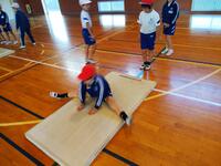 開脚前転がすっかりできるようになりました。