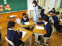 グループでおやつの正しいとり方を考えました。