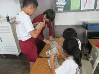 新聞スリッパ (2)