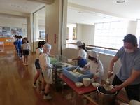 給食の配膳