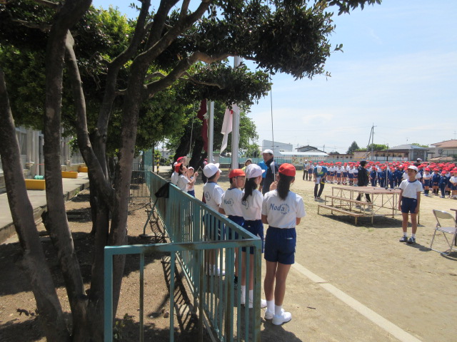 国旗掲揚担当児童