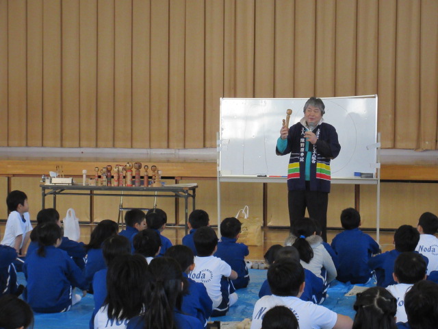 こけし絵付け体験(４年生)