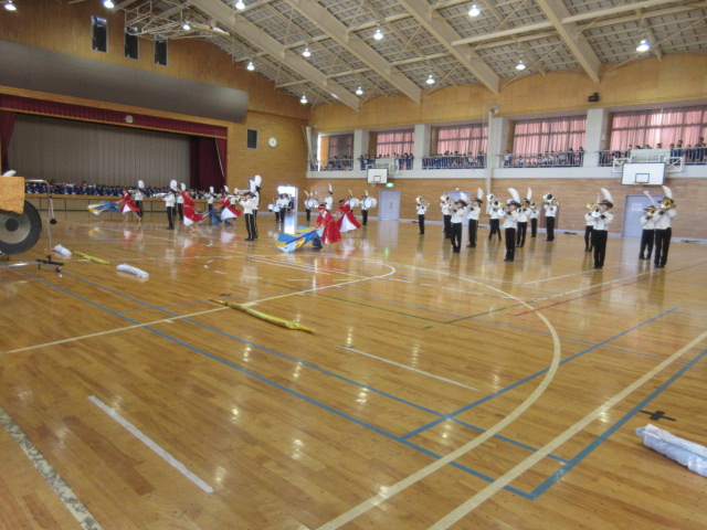 マーチング演奏披露