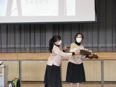 「各部分には『龍』に見立てた名がついていますよ。」