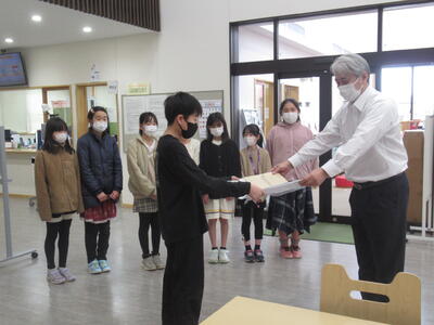 「学習センターで掲示してください。」