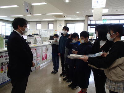 渡利支所に掲示してください。