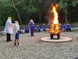 炎が燃えあがります。