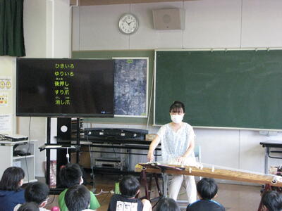 「千鳥」の演奏です。