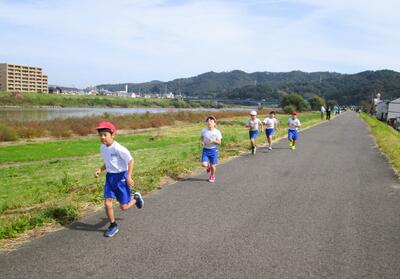 ３･４年生は1000ｍ走ります。