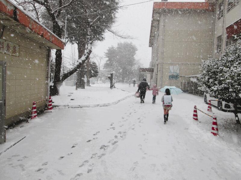 雪の中の登校