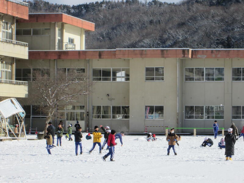 雪の日ならではの外遊び