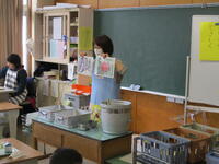 栄養教諭の先生から福島県の食材についてお話を聞きました。