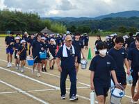 清掃用具は中学生が…